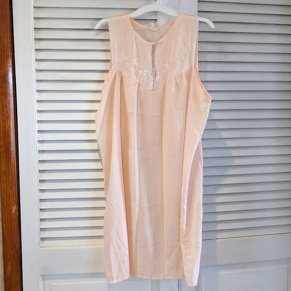 Vintage Peach Embroidered Night Gown